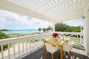 Outdoor dining - Contemporary Upstairs 2BR 2BA Bayfront Apartment (Governor`s Harbour)
