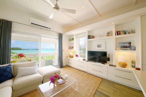 Contemporary Upstairs 2BR 2BA Bayfront Apartment