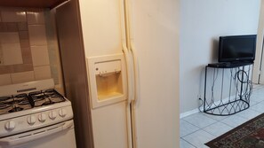 Interior - ATTRACTIVE Garden Apartment - 2 Bedroom - Free Wifi and ROKU (West Palm Beach)