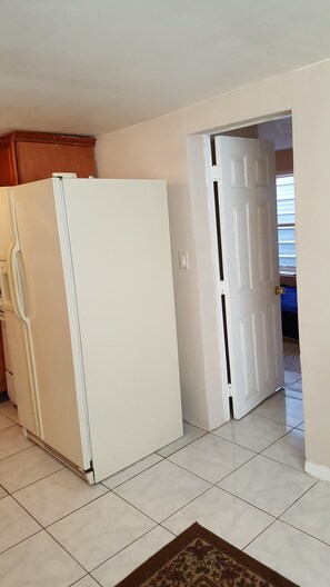 Interior - ATTRACTIVE Garden Apartment - 2 Bedroom - Free Wifi and ROKU (West Palm Beach)