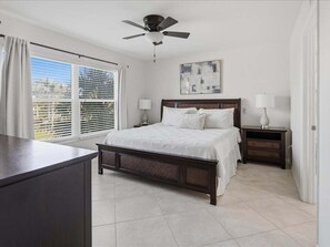 2 bedrooms, iron/ironing board, free WiFi, bed sheets - 2BR, 2BA Marco Island condo with pool, WiFi, and full kitchen. (Marco Island)