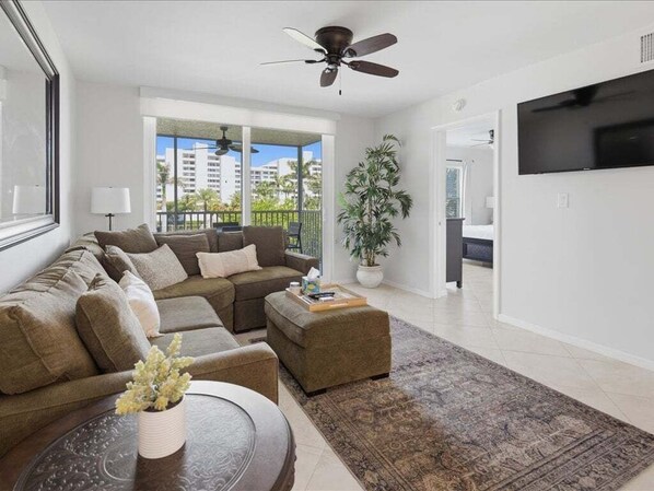 TV - 2BR, 2BA Marco Island condo with pool, WiFi, and full kitchen. (Marco Island)