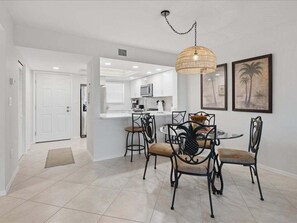Dining - 2BR, 2BA Marco Island condo with pool, WiFi, and full kitchen. (Marco Island)