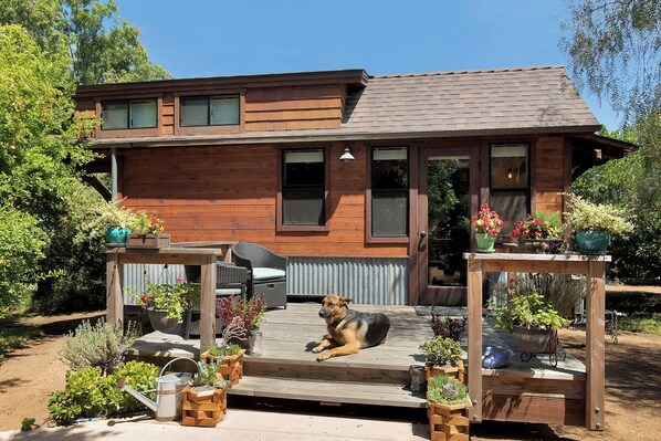 Terrace/patio - Tiny Cabin With Additional Open Air Sleeping Porch (Rainbow)