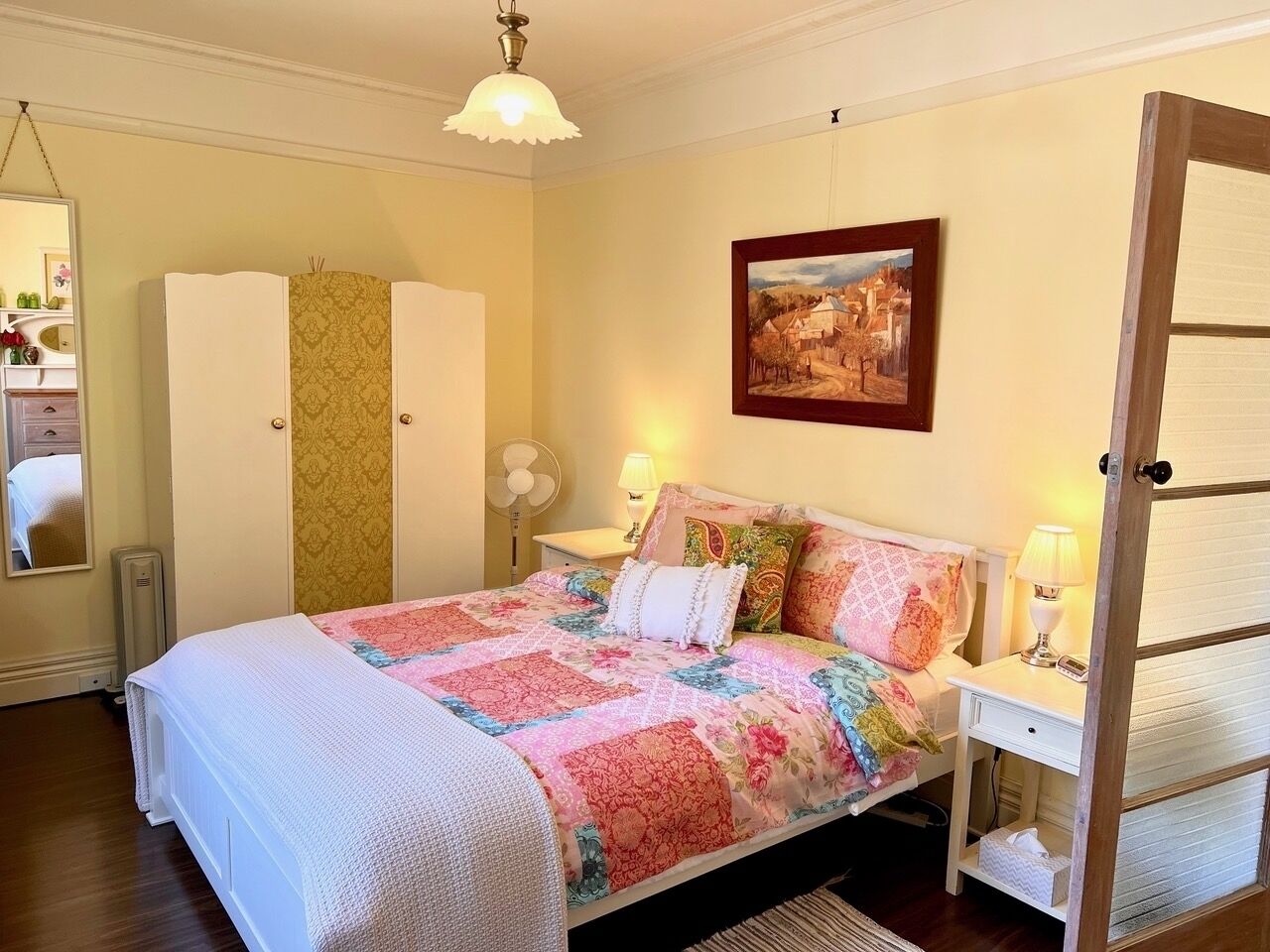 2 chambres, fer et planche à repasser, lit parapluie, Wi-Fi gratuit