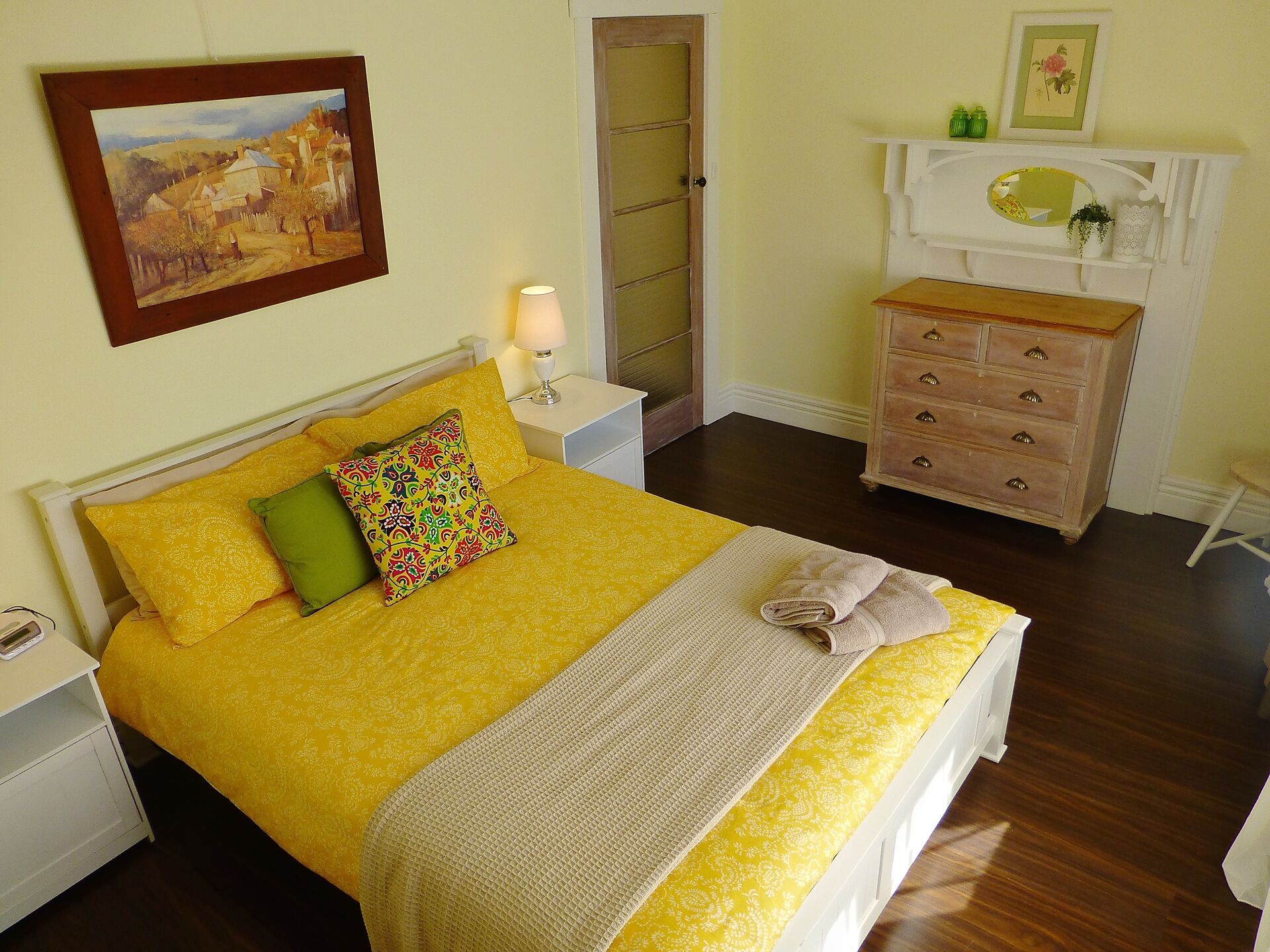 Art Deco Inspired House, Family Friendly, Single Level, Free Wifi and Parking