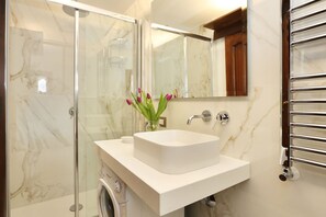 Shower, hair dryer, bidet, towels - L'Antico Giglio - Sweet Dreams in Florence (Firenze)
