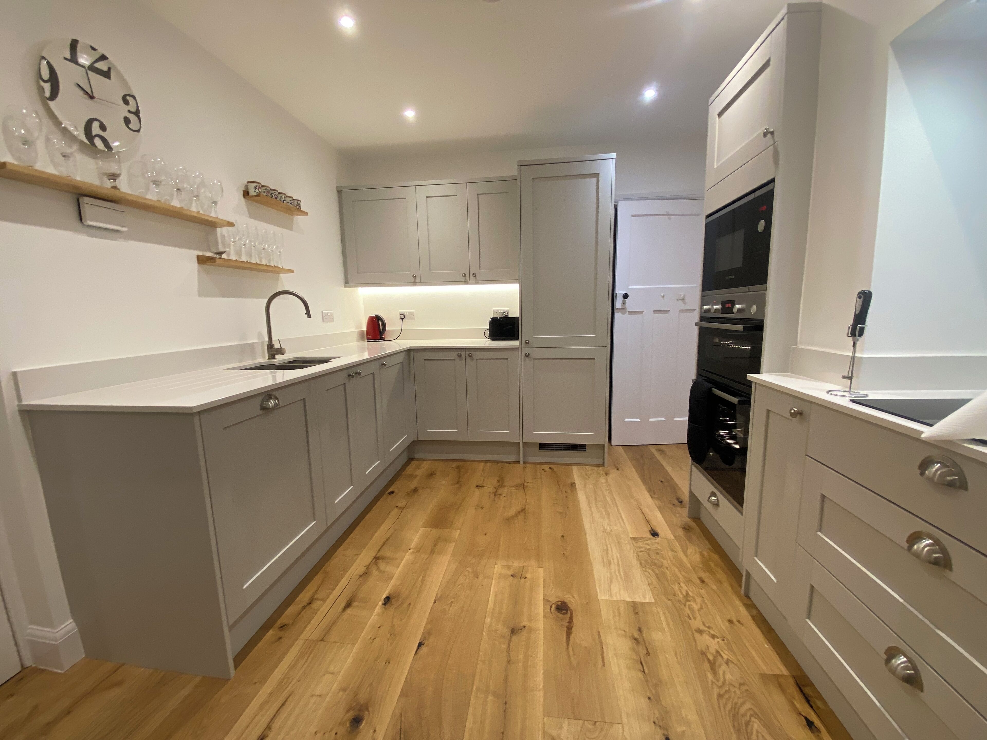 冰箱、微波炉、烤箱、炉灶