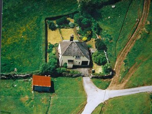 Exterior - Cosy holiday cottage in the National Park with stunning views and new kitchen. (Widecombe in the moor)