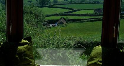 Cosy holiday cottage in the National Park with stunning views and new kitchen.