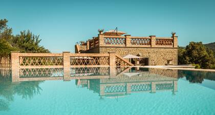 Casupoli, Villa näköalalla ja uima-altaalla Toscanan maaseudulla