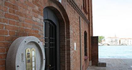 THE MOLINO APARTMENT (In the famous Molino Stucky palace. With canal view)
