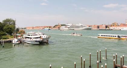 THE MOLINO APARTMENT (In the famous Molino Stucky palace. With canal view)