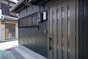 Property entrance - Diversion Ebie (Osaka)