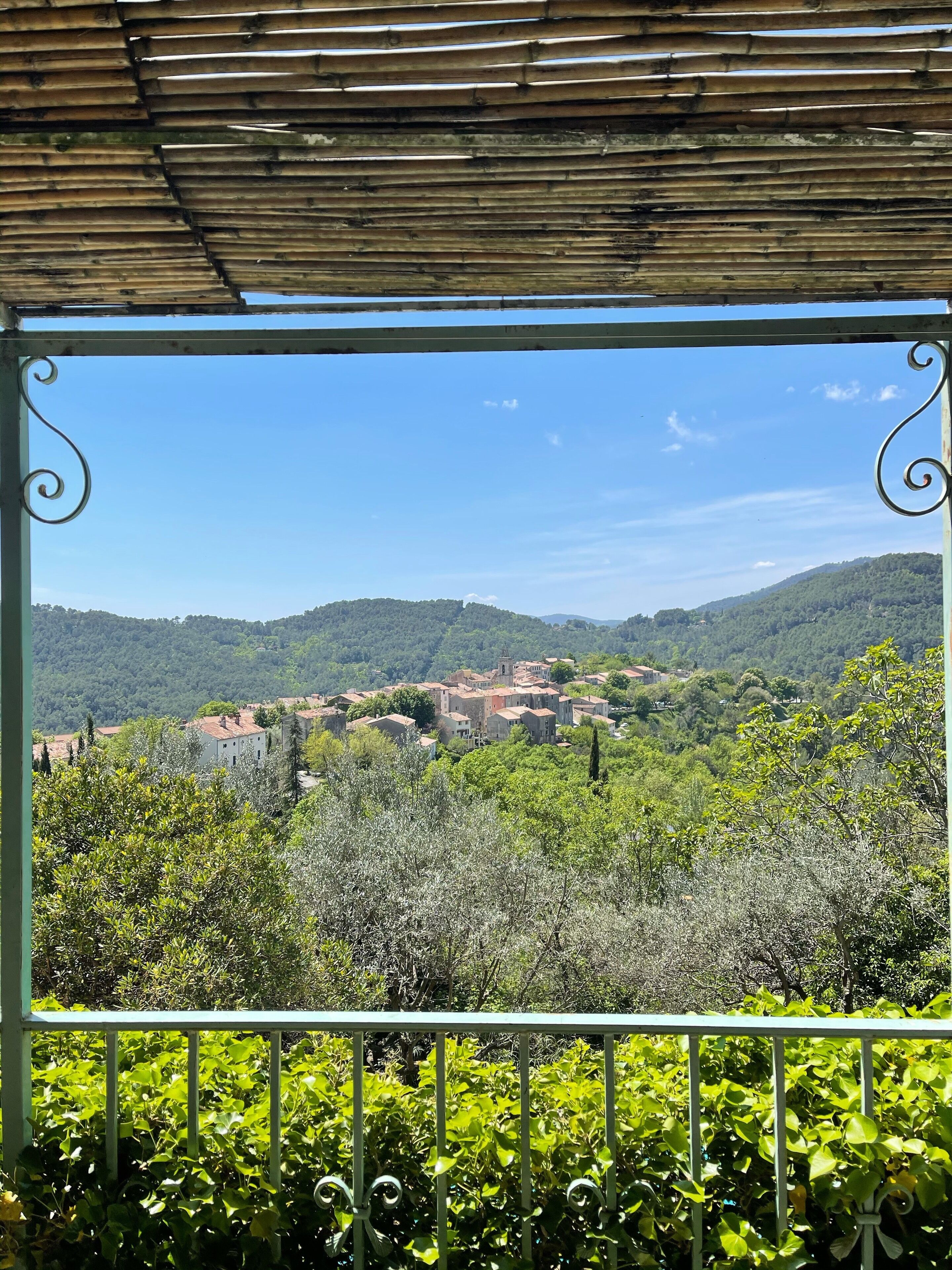 المنطقة المحيطة بالمنشأة