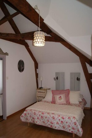 1 chambre, fer et planche Ă repasser, Wi-Fi, draps fournis