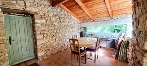 Dining - Provencal farmhouse / Heated pool* / 14 people (Sahune)
