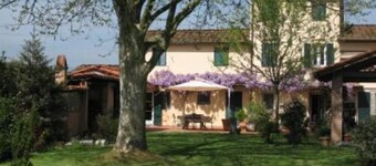At 5 minutes from the Walls of Lucca and 10 from historic villas, the house is part of an ancient court completely renovated with courtyard, large garden