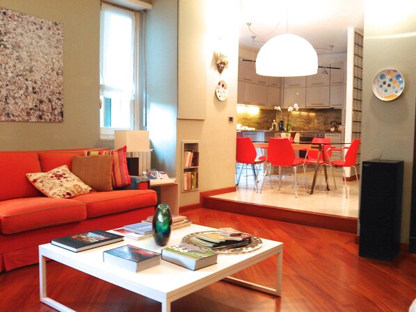 Smart-TV, DVD-Player, Bücher