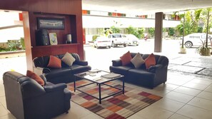 Lobby sitting area - Hotel Safari (Tuxtla Gutierrez)