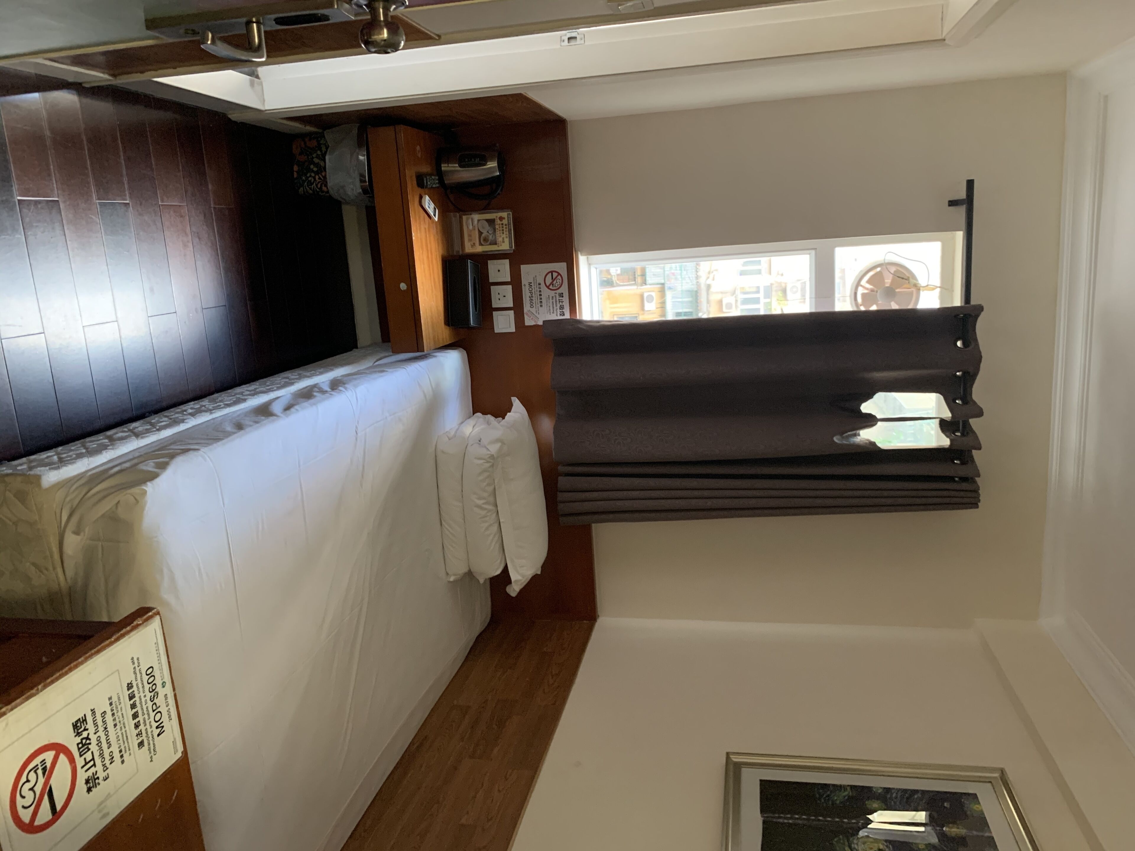 Basic Single Room | Blackout drapes