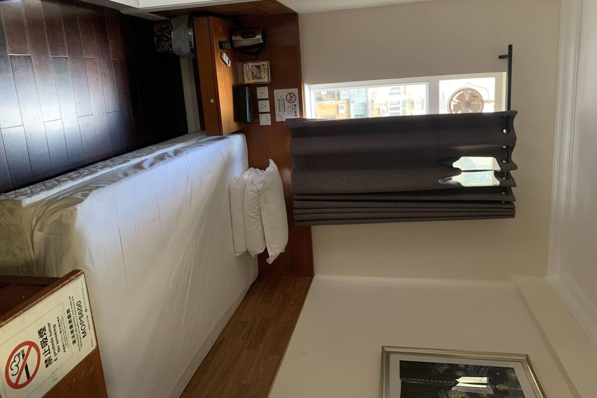 Basic Single Room | Blackout drapes