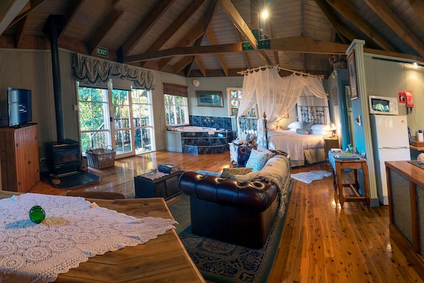 Romantic Cottage, 1 Queen Bed (Windsong) | In-room dining