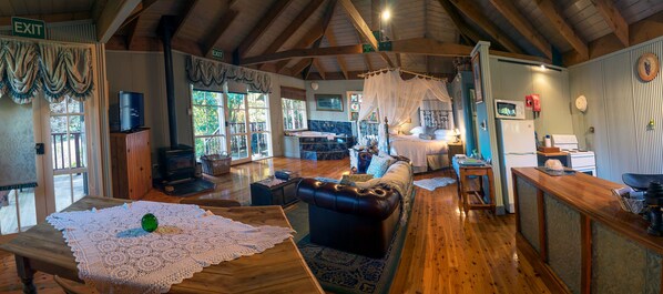 In-room dining - Observatory Cottages (Mount Dandenong)