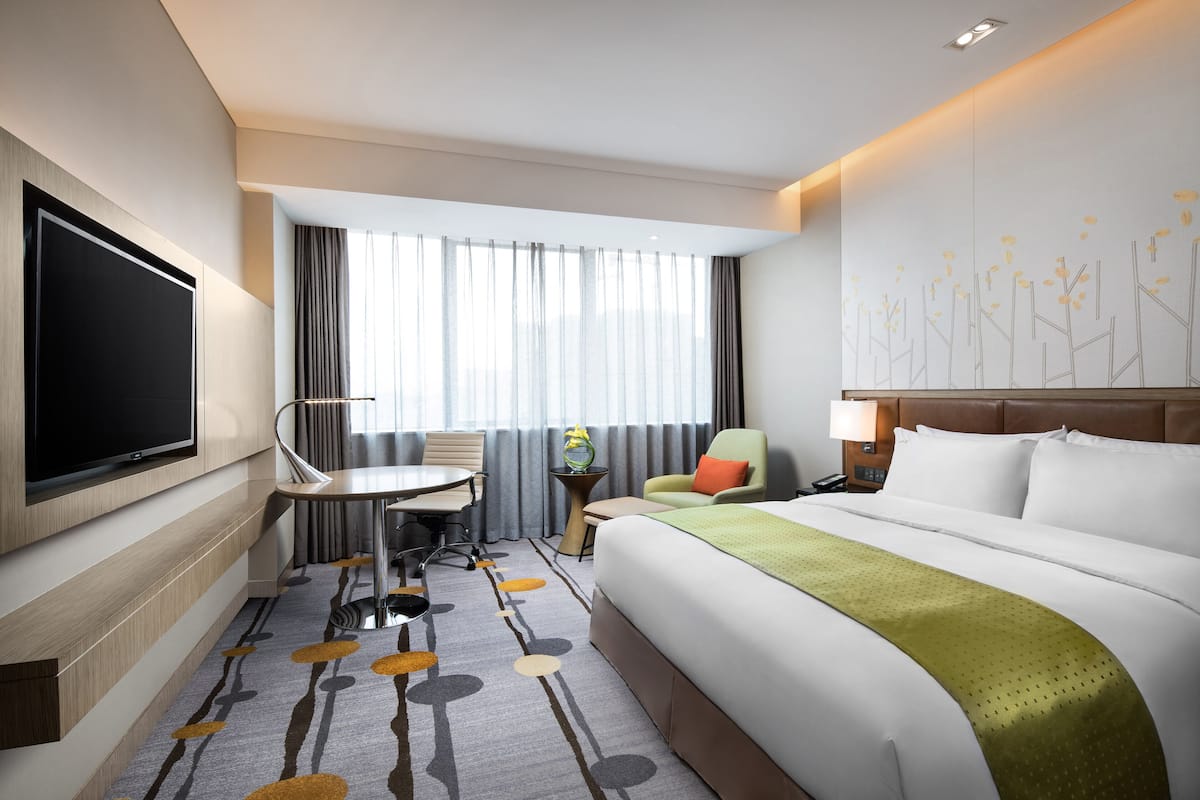 1 bedroom, premium bedding, in-room safe, desk