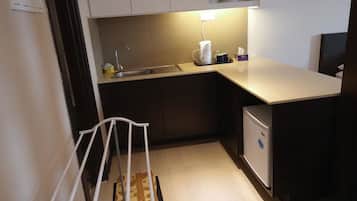 华丽双床房 | 私人简易厨房 | 冰箱、茶具/咖啡用具、电热水壶