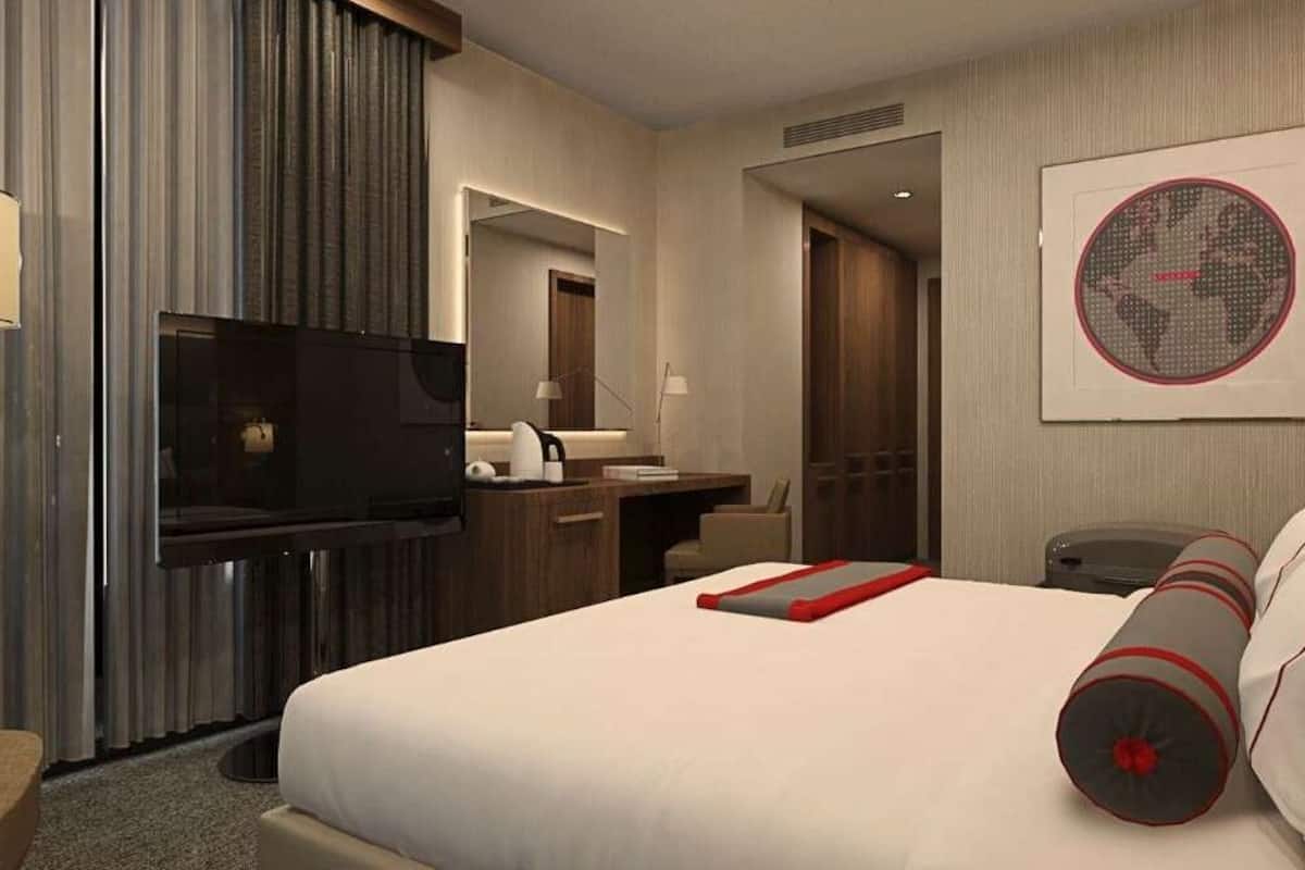 Hypo-allergenic bedding, minibar, in-room safe, desk