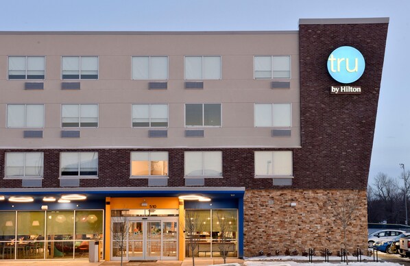 Front of property – evening/night - Tru by Hilton Lawrence (Lawrence)