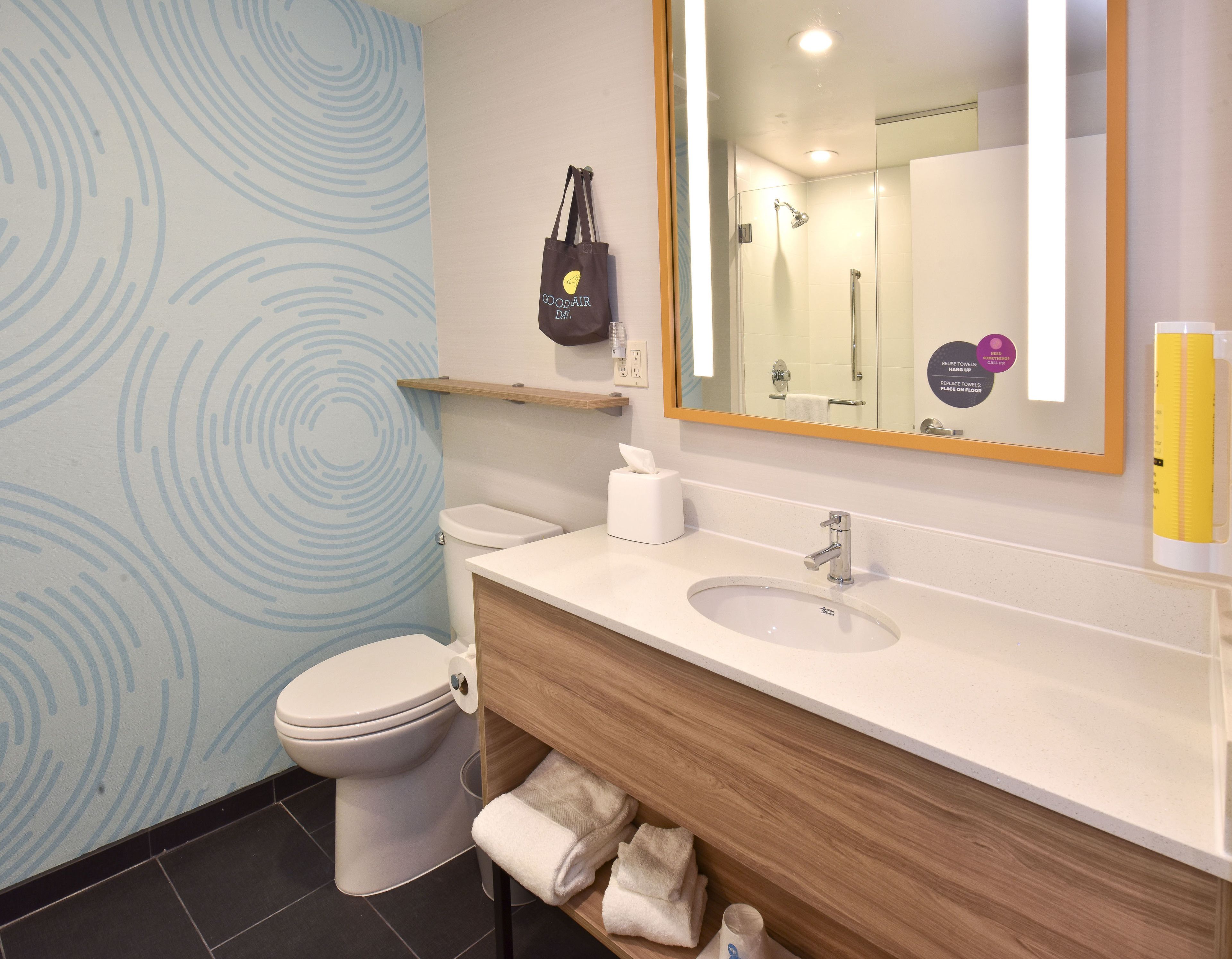 free toiletries, towels