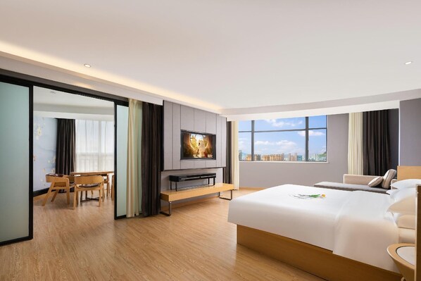 In-room safe, desk, blackout curtains, soundproofing - Jijiang Metropolo Hotel-Haikou (Haikou)