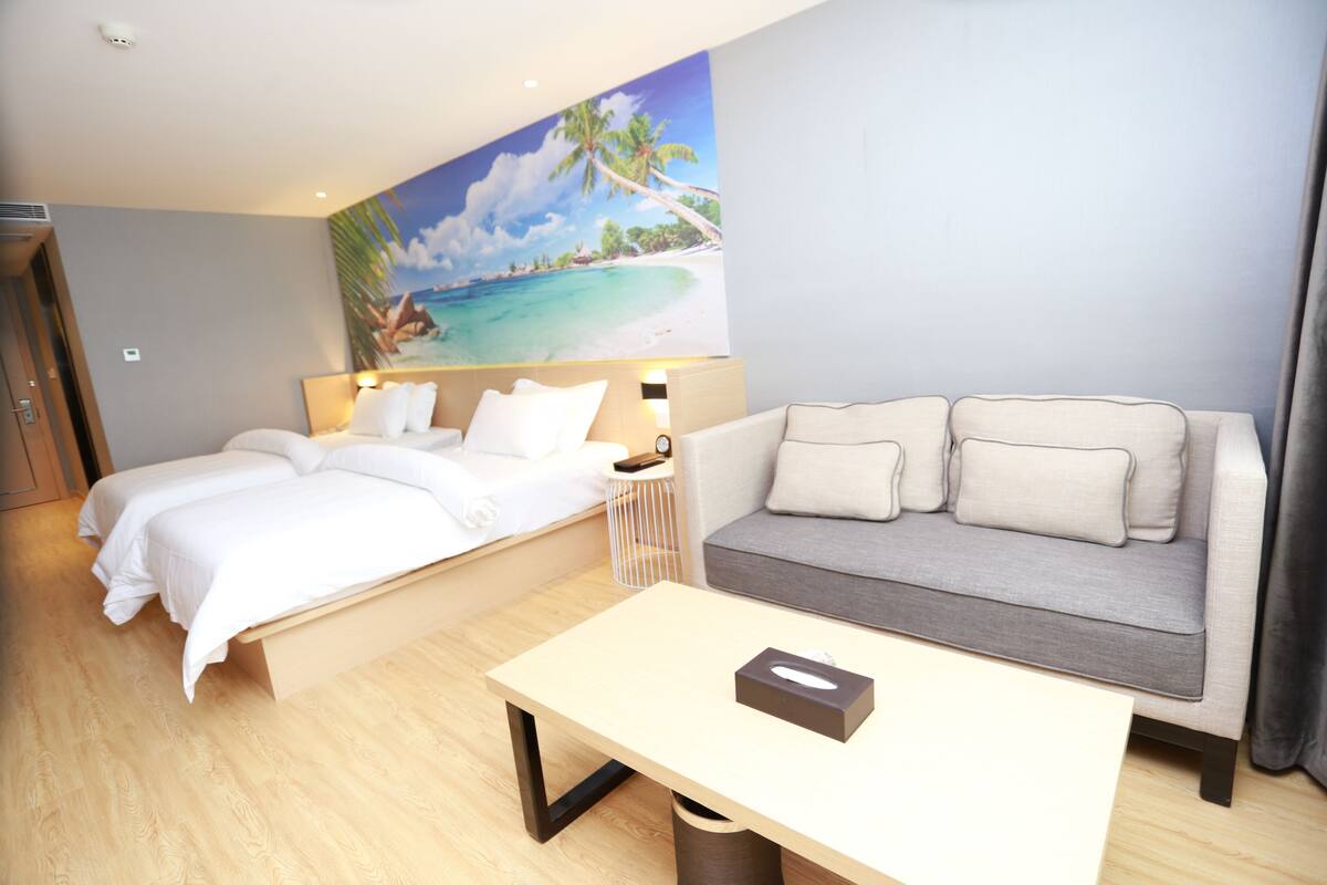 Chambre Confort avec lits jumeaux | Coffre-fort, bureau, rideaux d’obscurcissement, système d’insonorisation