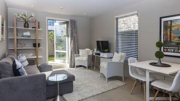 Apartemen, 1 kamar tidur | Area keluarga | TV layar datar