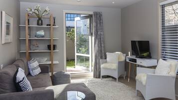 Apartemen, 1 kamar tidur | Area keluarga | TV layar datar