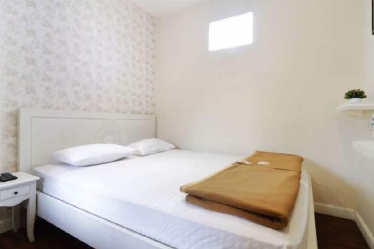1 chambre, bureau, Wi-Fi gratuit, draps fournis