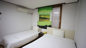 Kamar Twin | Meja kerja, setrika/meja setrika, Wi-Fi gratis, dan seprai linen