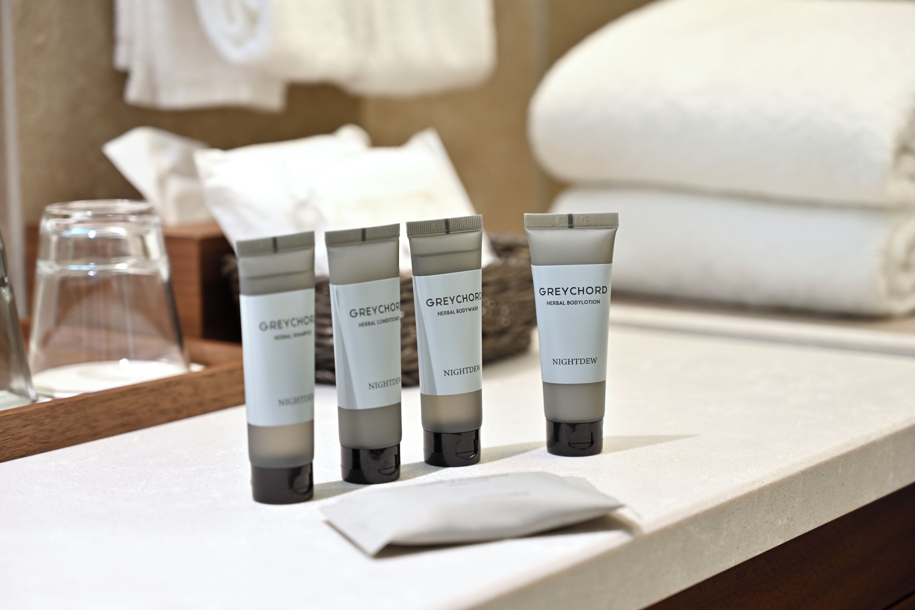 grand corner twin room non smoking | bathroom | separate bathtub and shower, hydromassage showerhead, free toiletries