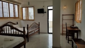 Family Room  | Soundproofing, free WiFi - Mirissa Heights (Mirissa)