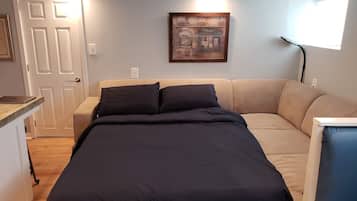 2 bedrooms, iron/ironing board, WiFi, bed sheets