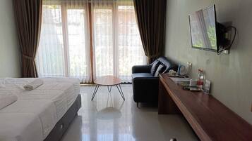 Deluxe Double Room, 1 King Bed, Non Smoking | Desk, soundproofing, free WiFi, bed sheets