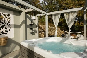 Bain à remous extérieur