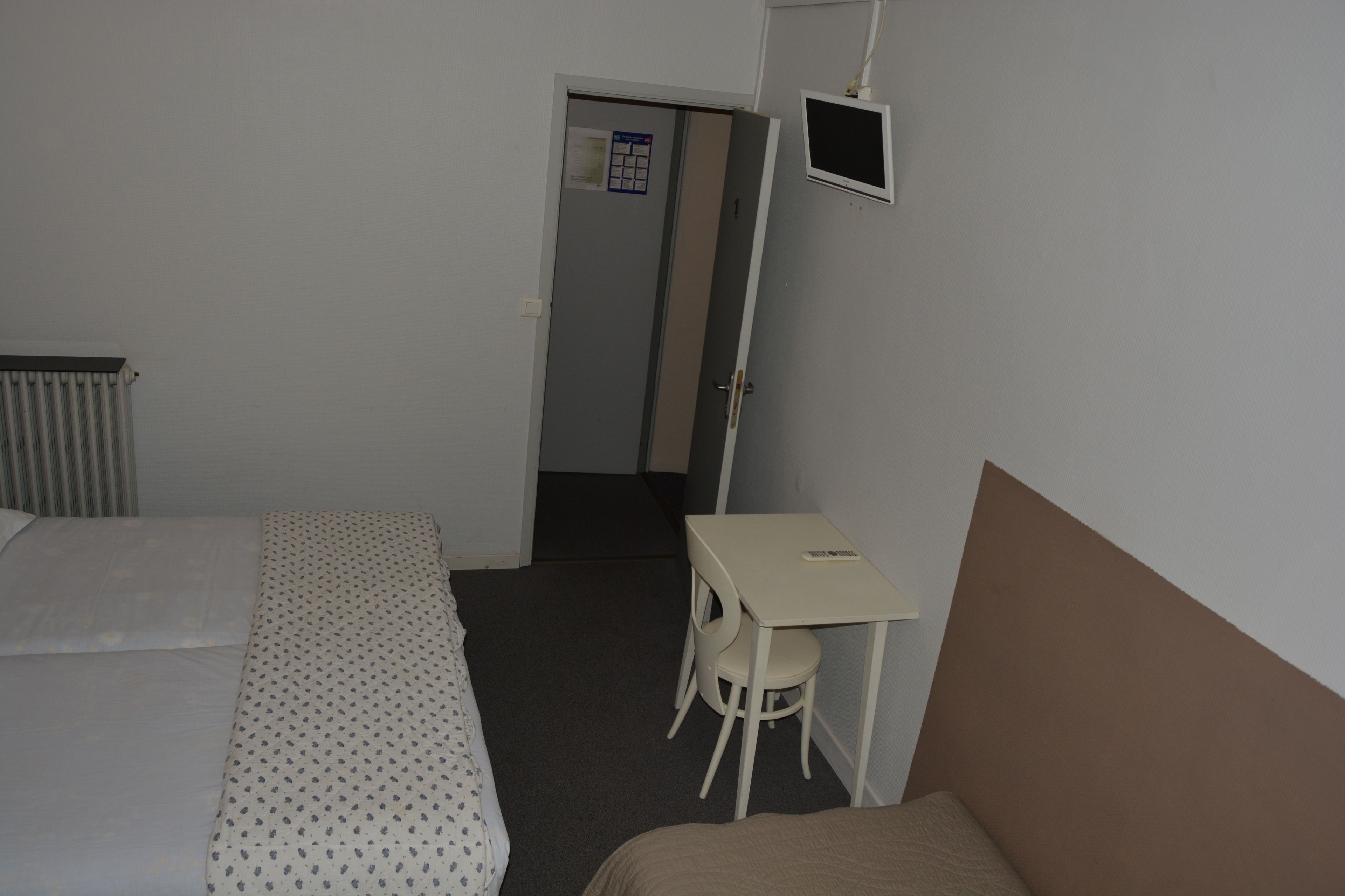 family room | iron/ironing board, free cots/infant beds, free wifi, bed sheets