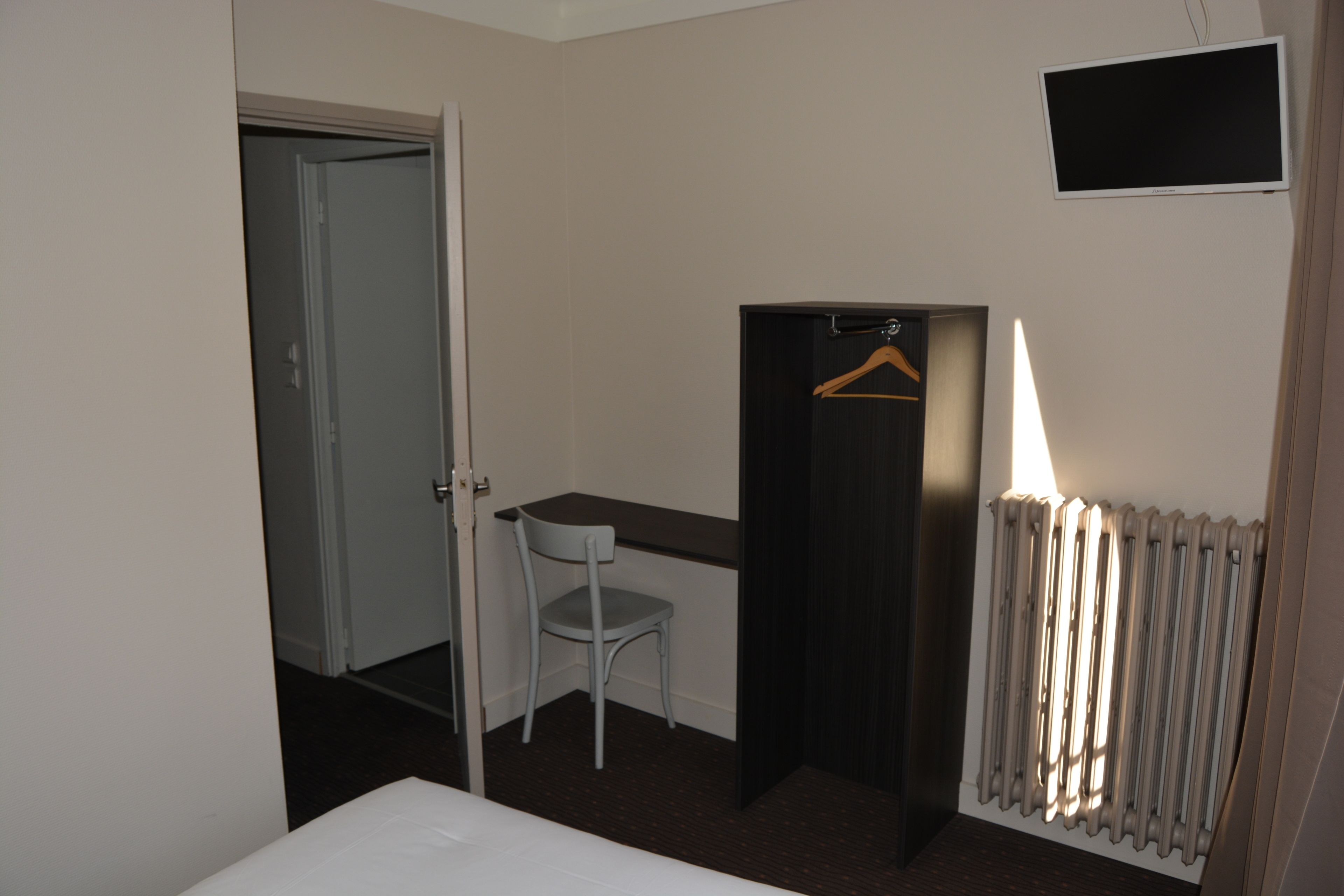 double room | iron/ironing board, free cots/infant beds, free wifi, bed sheets