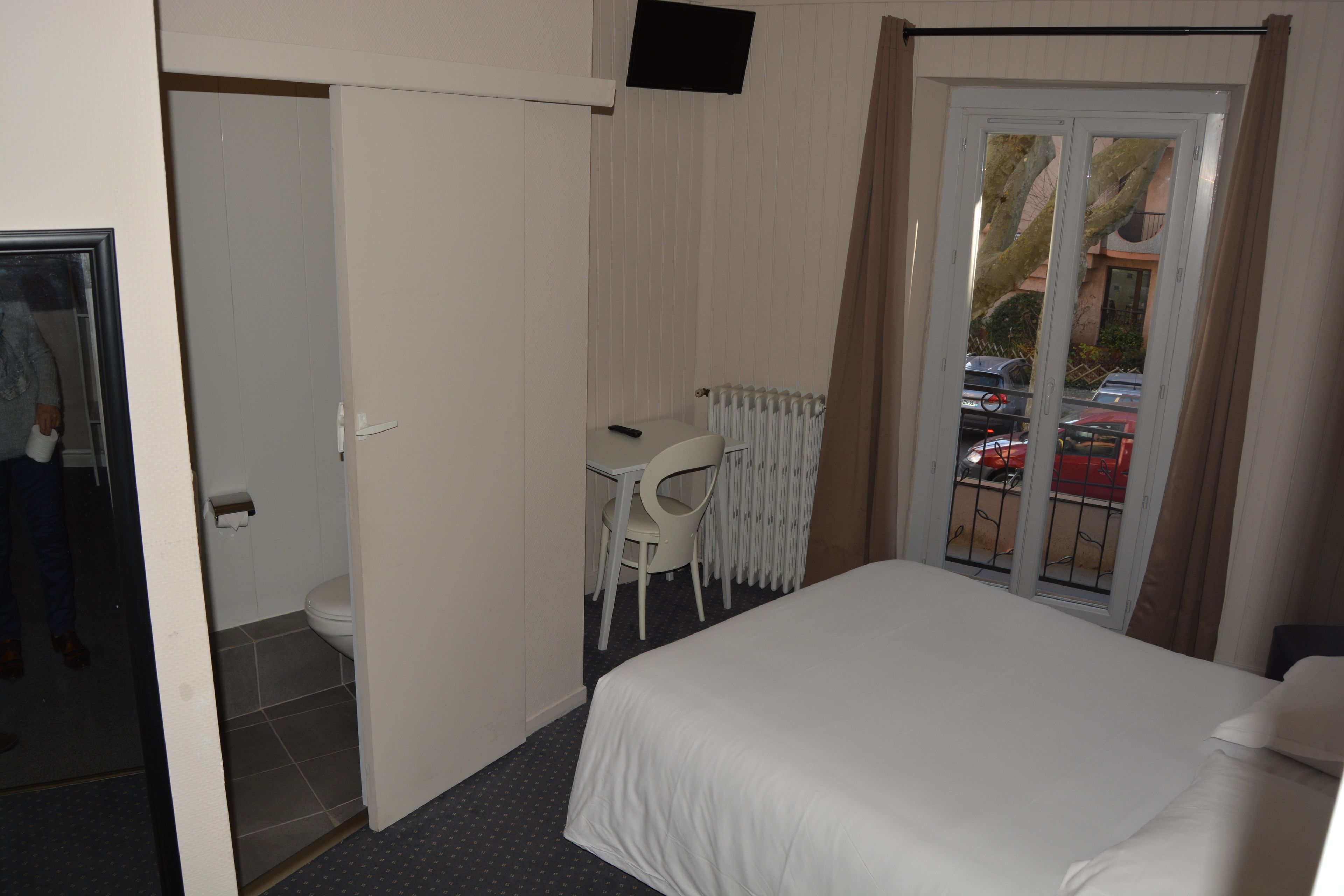 family room | iron/ironing board, free cots/infant beds, free wifi, bed sheets