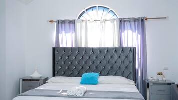 6 chambres, fer et planche à repasser, Wi-Fi, draps fournis