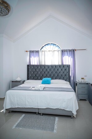 6 slaapkamers, een strijkplank/strijkijzer, wifi, beddengoed