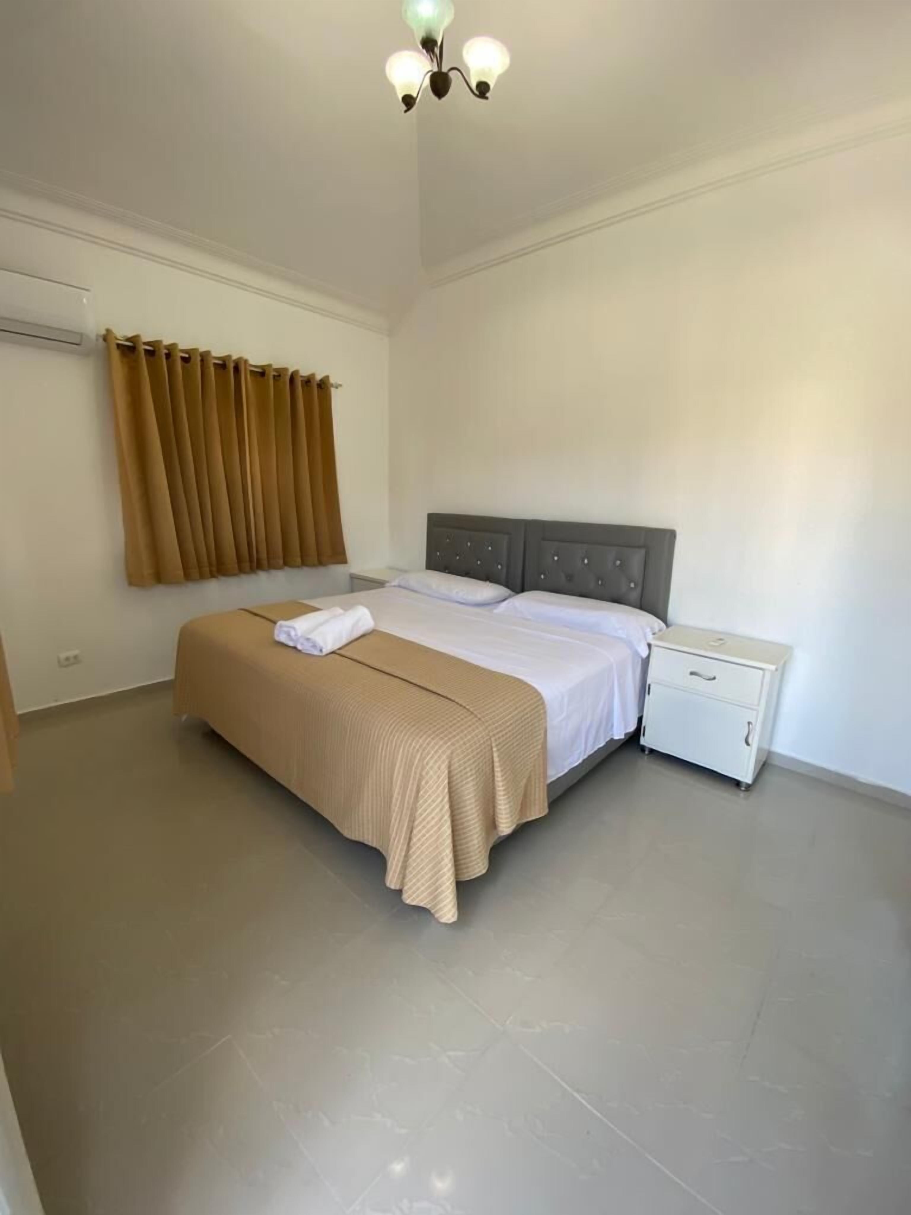 6 chambres, fer et planche à repasser, Wi-Fi, draps fournis